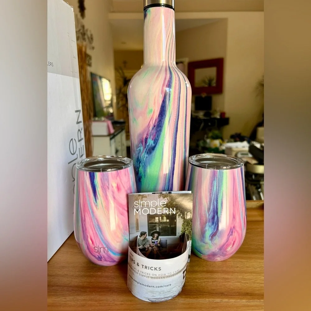 NIB
Simple Modern Beverage Bundle 
1 25 oz. Beverage Bottle
2 12oz Tumblers - Picture 2 of 8